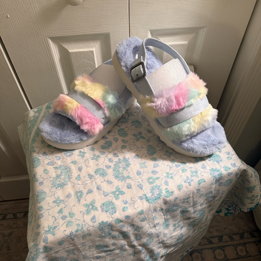 UGG KOOLABURRA Fluffy Rainbow Sandals
